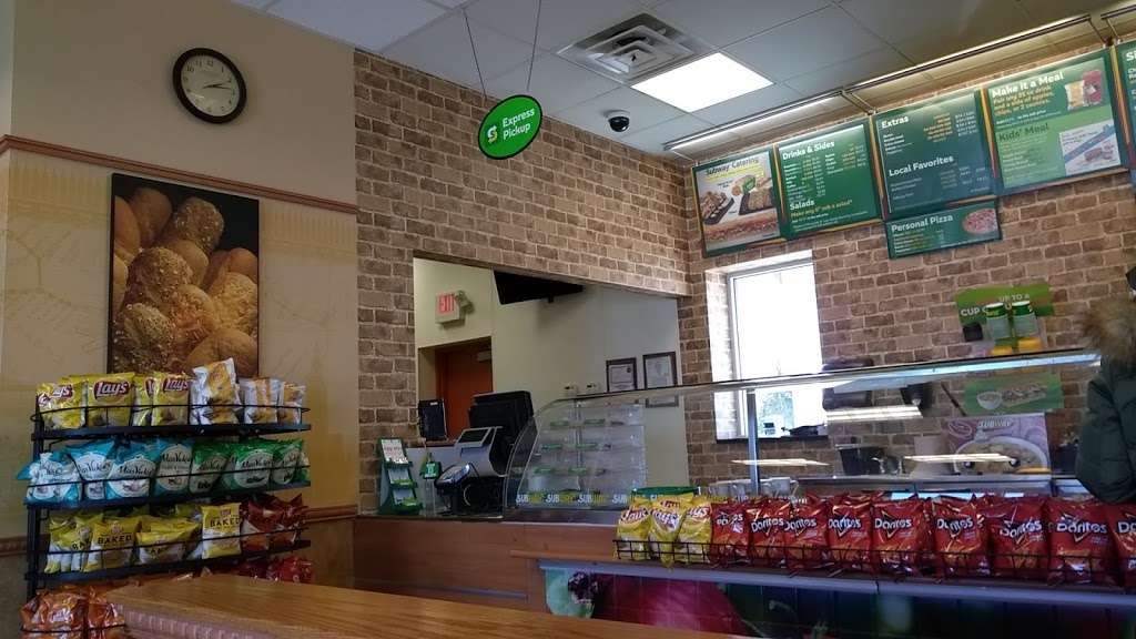 Subway Restaurants | 3020 Skokie Hwy, Lake Bluff, IL 60044, USA | Phone: (847) 473-2420