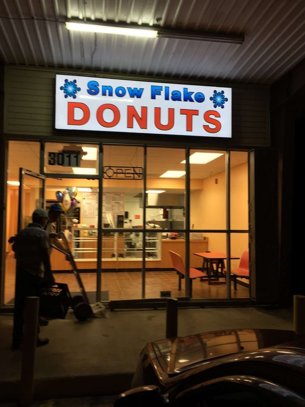 Snow Flake Donuts | 3011 Broadway Avenue J, Galveston, TX 77550, USA | Phone: (409) 443-5881