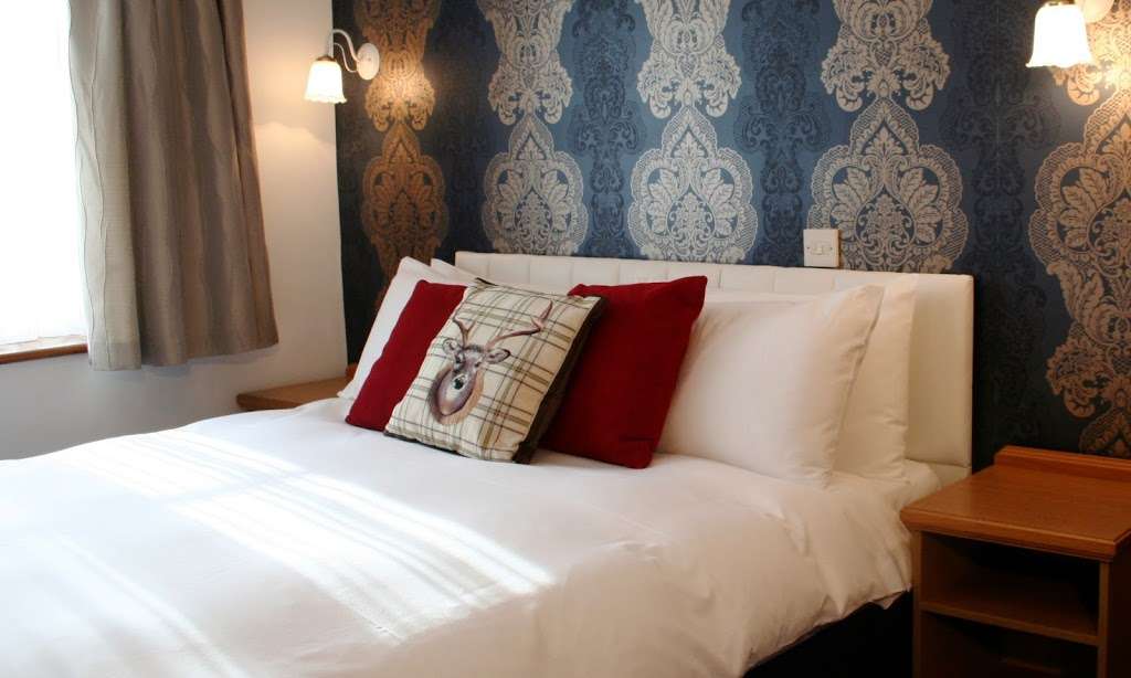 Waterhall Country Hotel | Prestwood Lane, Ifield Wood, Crawley RH11 0LA, UK | Phone: 01293 520002