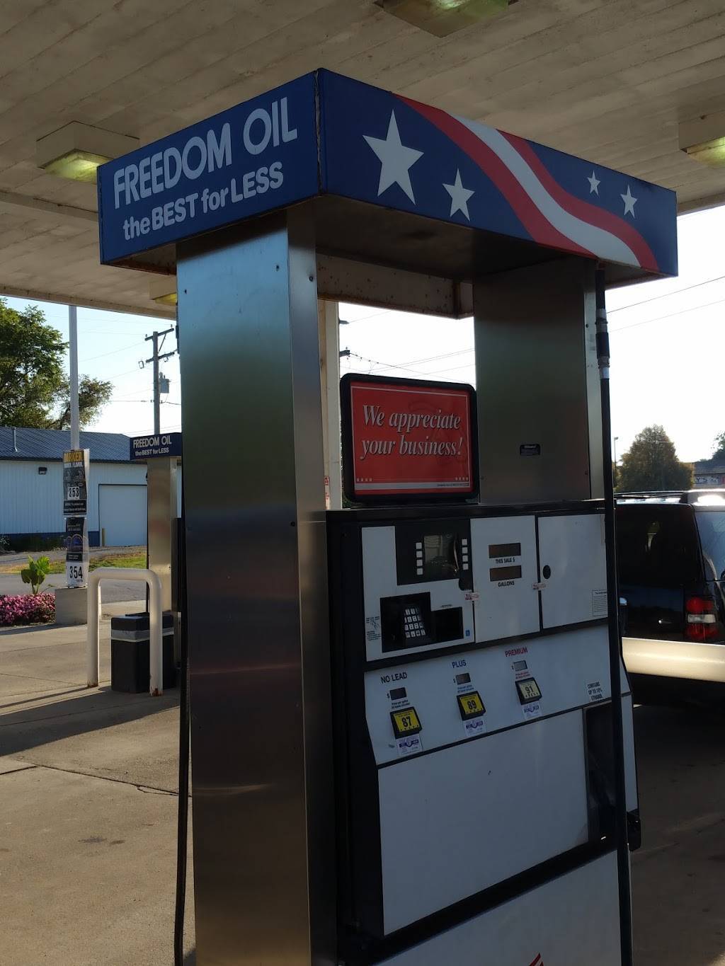 Freedom Oil Co Gas Station | 1002 W Main St, Lexington, IL 61753, USA | Phone: (309) 365-8697