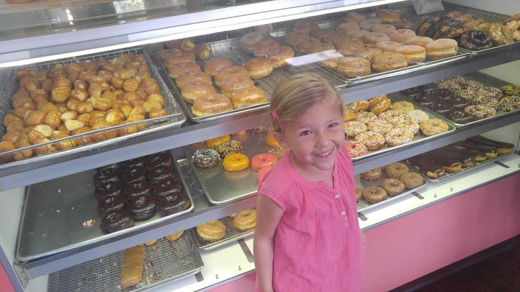 Royal Donuts | 24501 Marguerite Pkwy #6, Mission Viejo, CA 92692, USA | Phone: (949) 837-3909