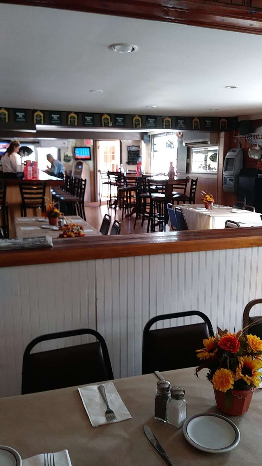 Duck Town Inn | 246 Walsh Ave, New Windsor, NY 12553, USA | Phone: (845) 562-9877