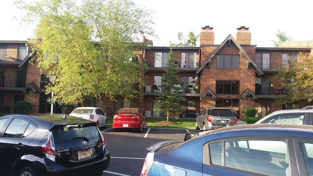 Bourbon Square Apartments | 500 E Constitution Dr, Palatine, IL 60074 | Phone: (847) 358-8888