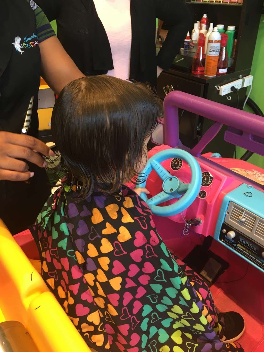Sharkeys Cuts For Kids - Stone Oak | 238 N Loop 1604 W #207, San Antonio, TX 78232, USA | Phone: (210) 496-9200