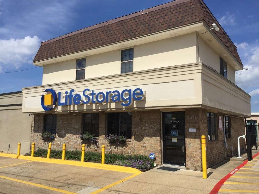 Life Storage | 3210 S Buckner Blvd, Dallas, TX 75227, USA | Phone: (214) 388-3252