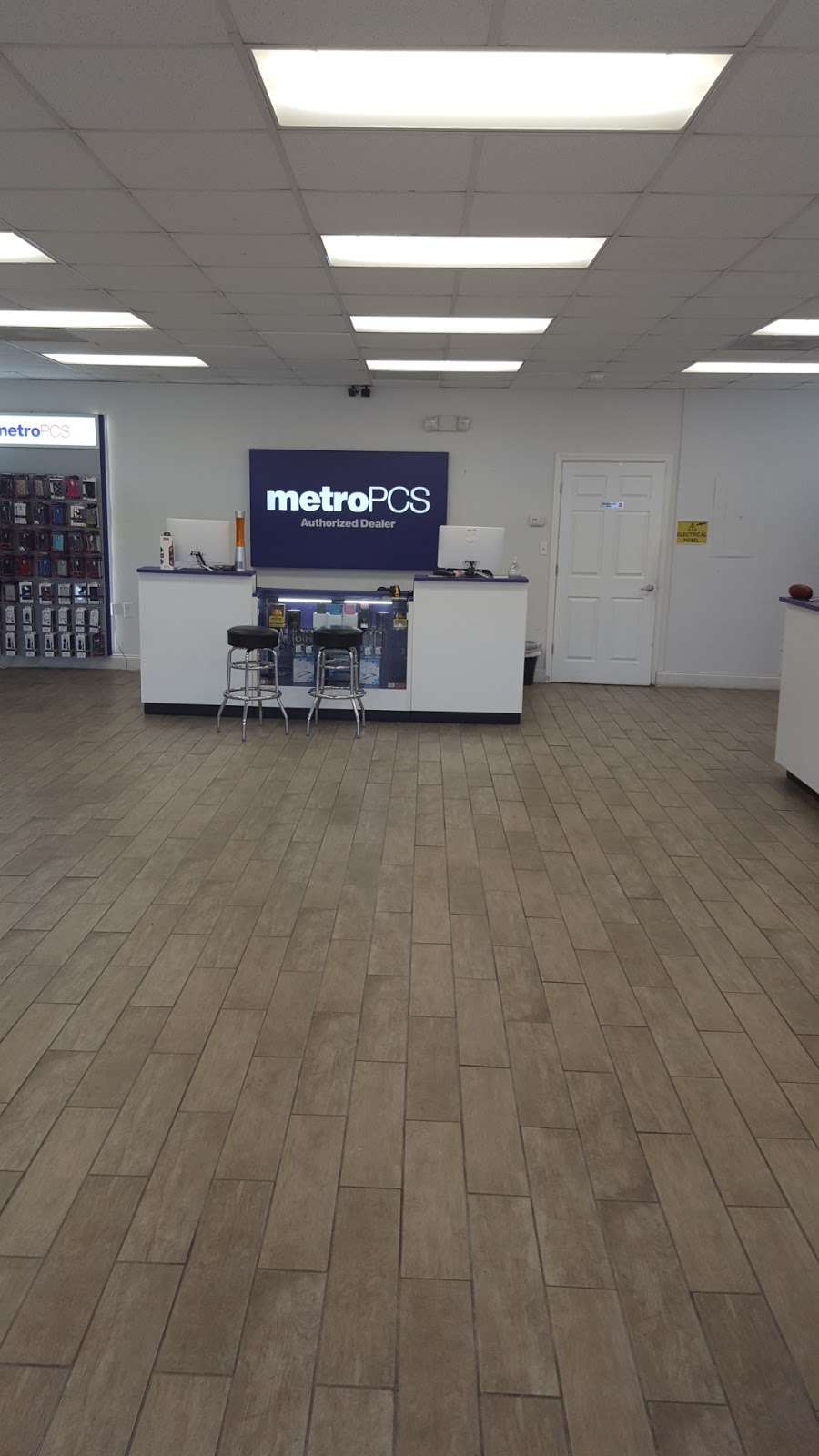 Metro by T-Mobile | 431 W FL-50, Clermont, FL 34711, USA | Phone: (352) 708-8392