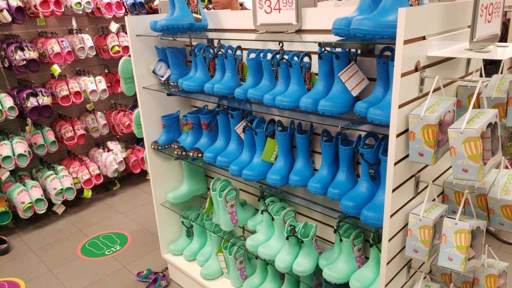 crocs dealers near me