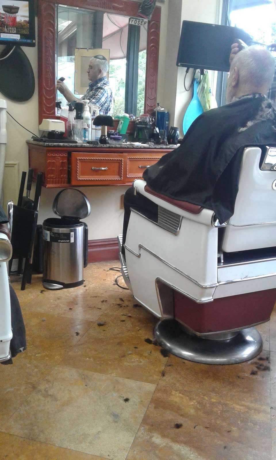 Rubens Barber Shop | 710 W Broadway, Woodmere, NY 11598 | Phone: (516) 374-4421