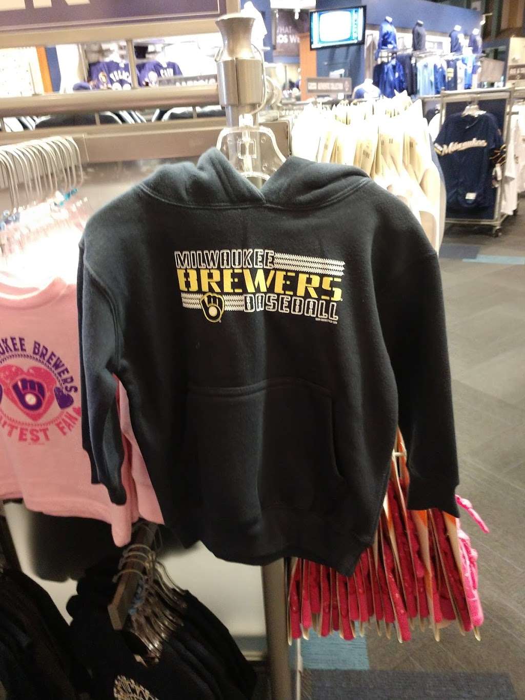 Brewers Team Store | Field Level | 1 Brewers Way, Milwaukee, WI 53214, USA | Phone: (414) 902-4750