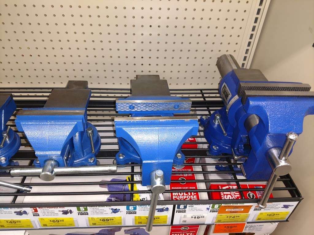 Harbor Freight Tools | 11940 Hesperia Rd, Hesperia, CA 92345, USA | Phone: (760) 949-0558