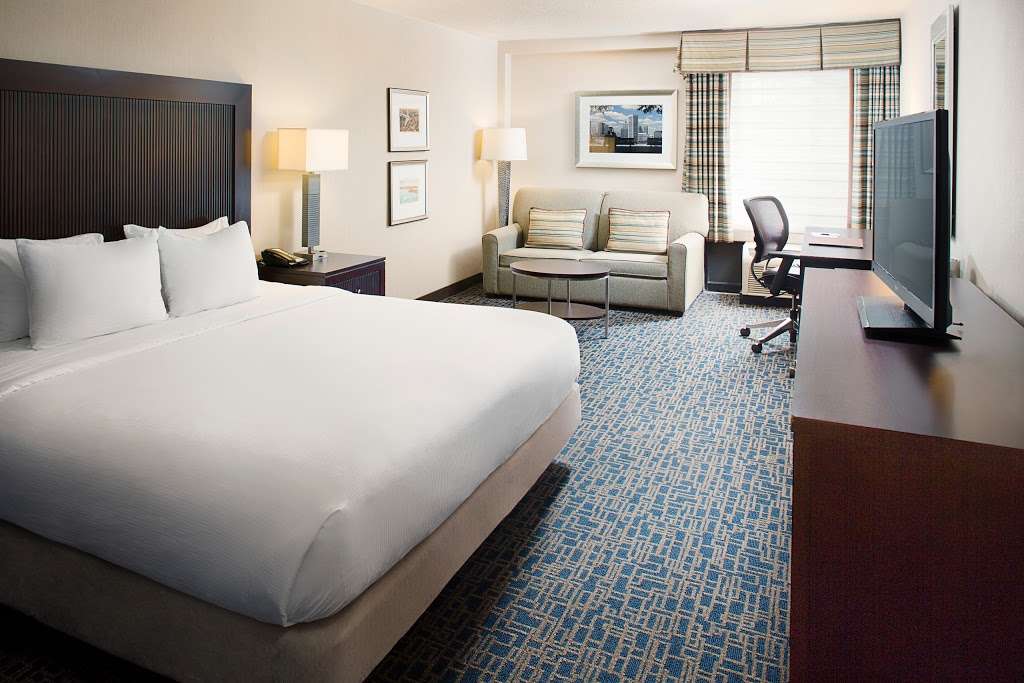 DoubleTree by Hilton Hotel Baltimore - BWI Airport | 890 Elkridge Landing Rd, Linthicum Heights, MD 21090, USA | Phone: (410) 859-8400