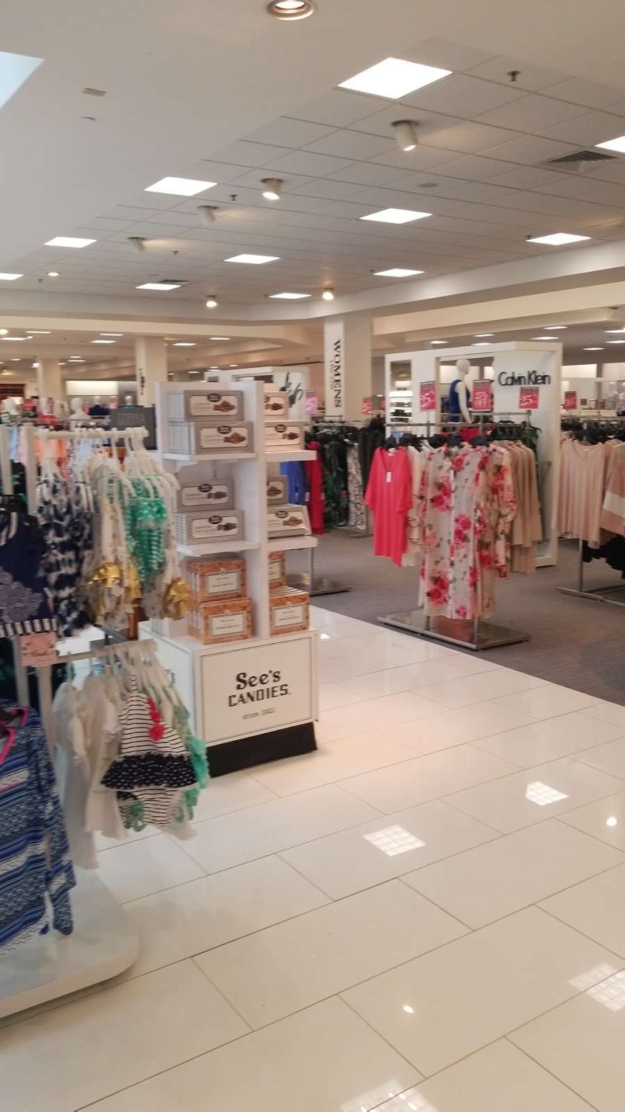 Lord + Taylor | 99 Rockingham Park Blvd, Salem, NH 03079 | Phone: (603) 898-8010