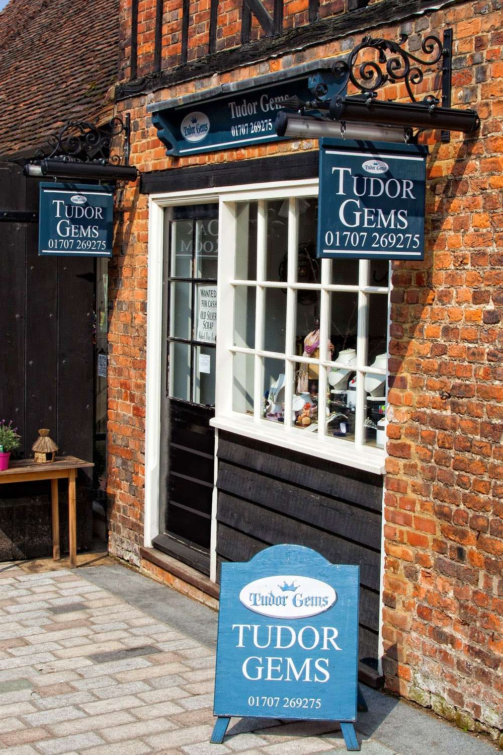 Tudor Gems | Stable Yard, Hatfield AL9 5NQ, UK | Phone: 01707 269275