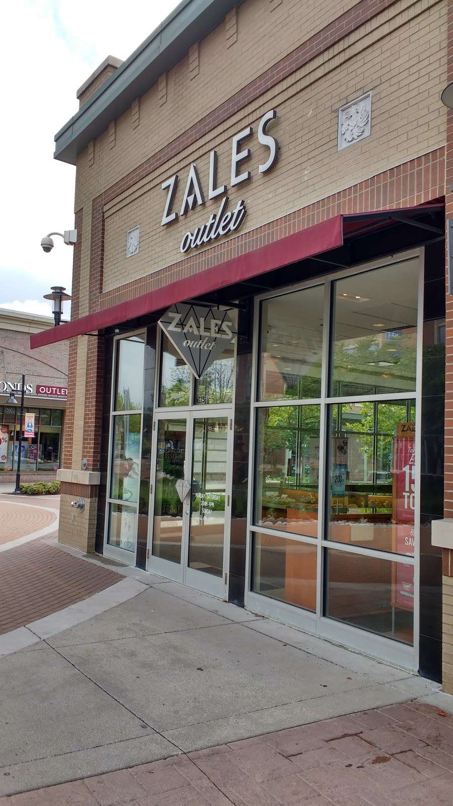 Zales Outlet | 1803 Village West Pkwy, Kansas City, KS 66111, USA | Phone: (913) 660-1096