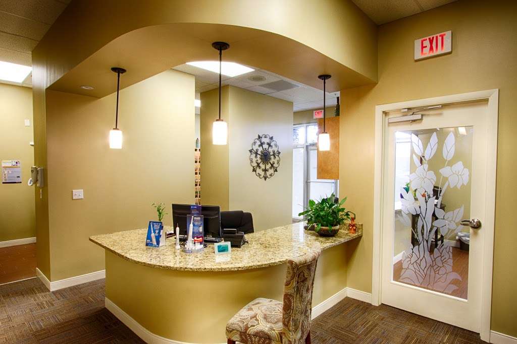 Alafaya Dental Associates | 12231 E Colonial Dr #150, Orlando, FL 32826, USA | Phone: (407) 381-1960