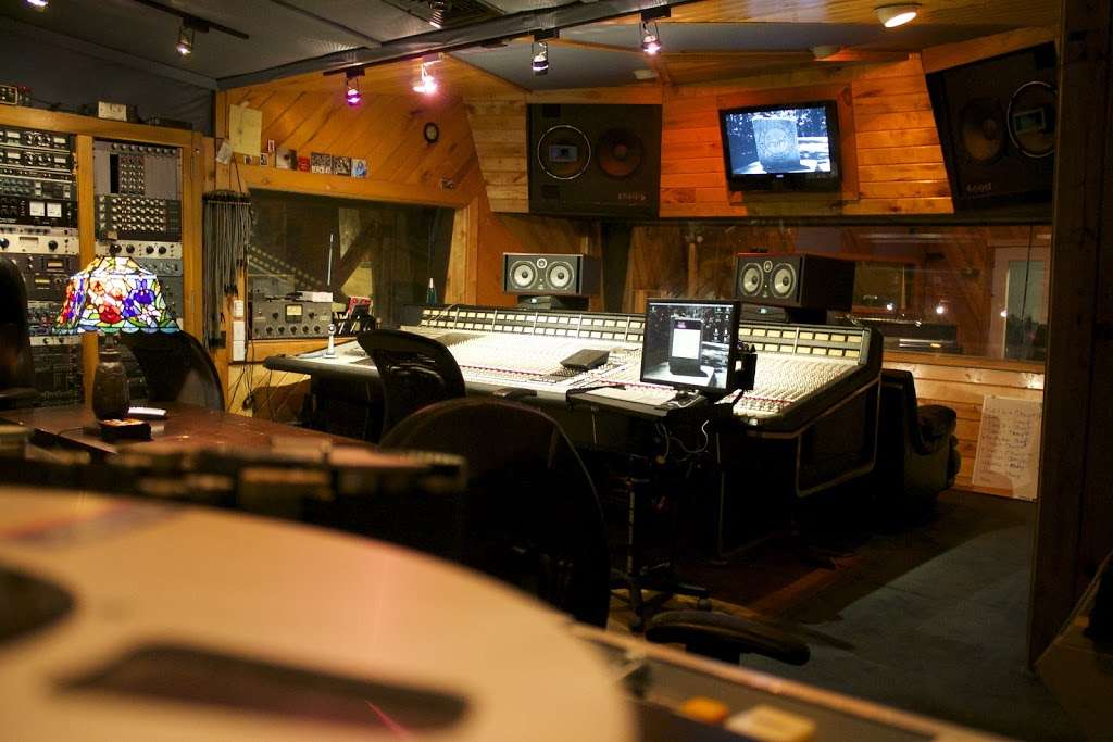 Carriage House Studios | 119 W Hill Rd, Stamford, CT 06902, USA | Phone: (203) 358-0065