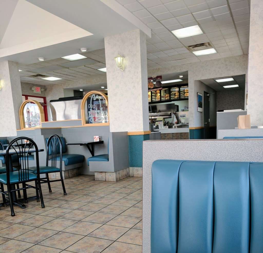 Arbys | 1874 Belvidere Rd, Grayslake, IL 60030, USA | Phone: (847) 548-1742