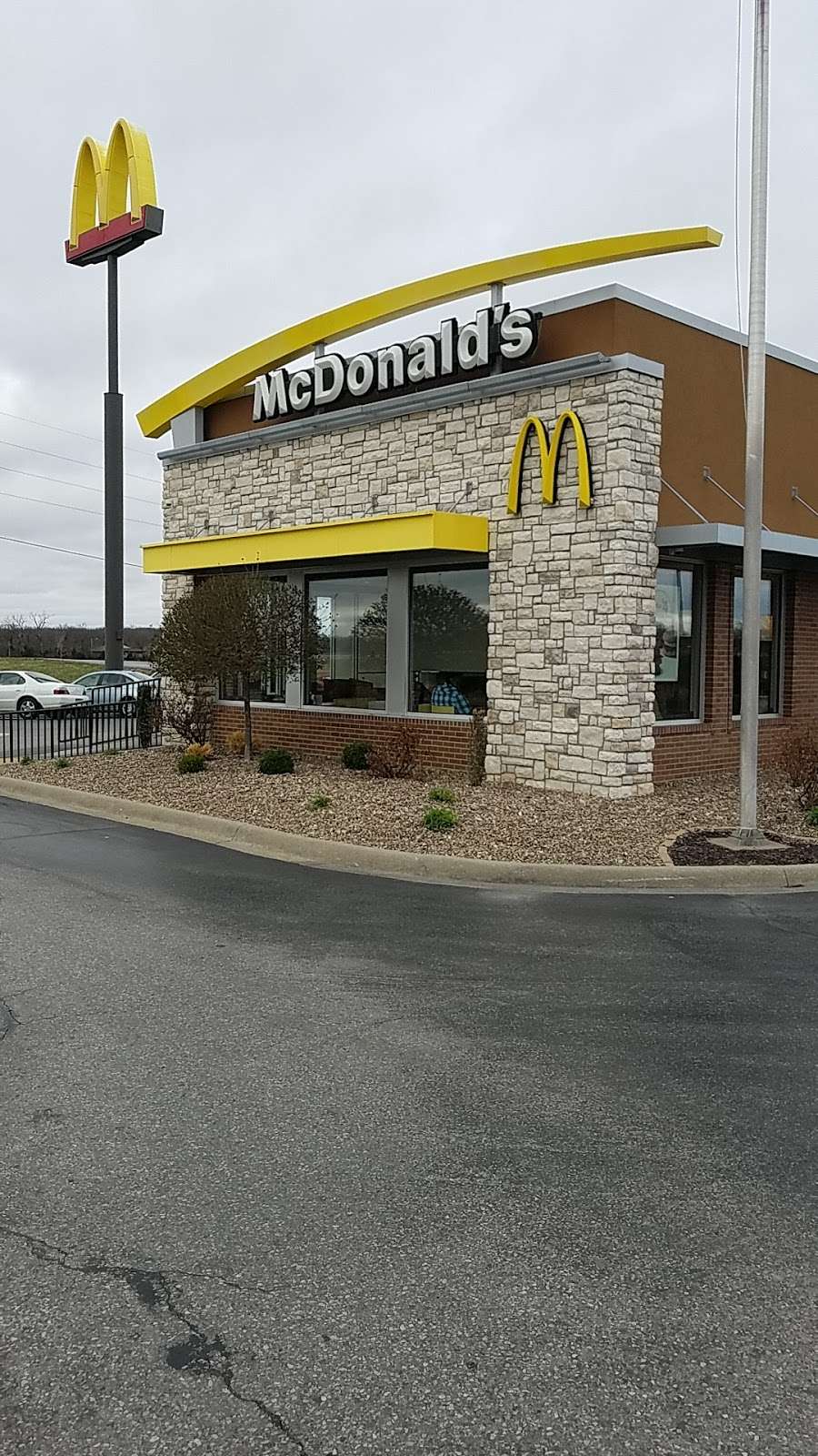 McDonalds | 601 N, MO-23, Knob Noster, MO 65336, USA | Phone: (660) 563-3546