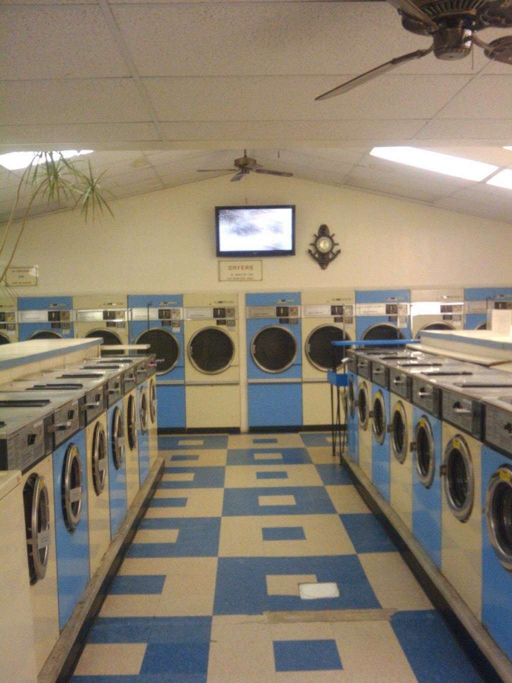 USA Laundromat | 429 Schuylkill Rd, Phoenixville, PA 19460, USA | Phone: (484) 924-9391