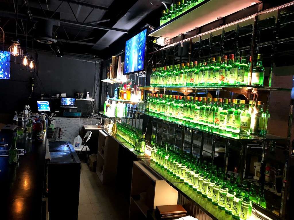 Greenlight Korean Pub& Karaoke (시카고맛집,노래방) | 2519 W Peterson Ave, Chicago, IL 60659, USA | Phone: (872) 806-2014