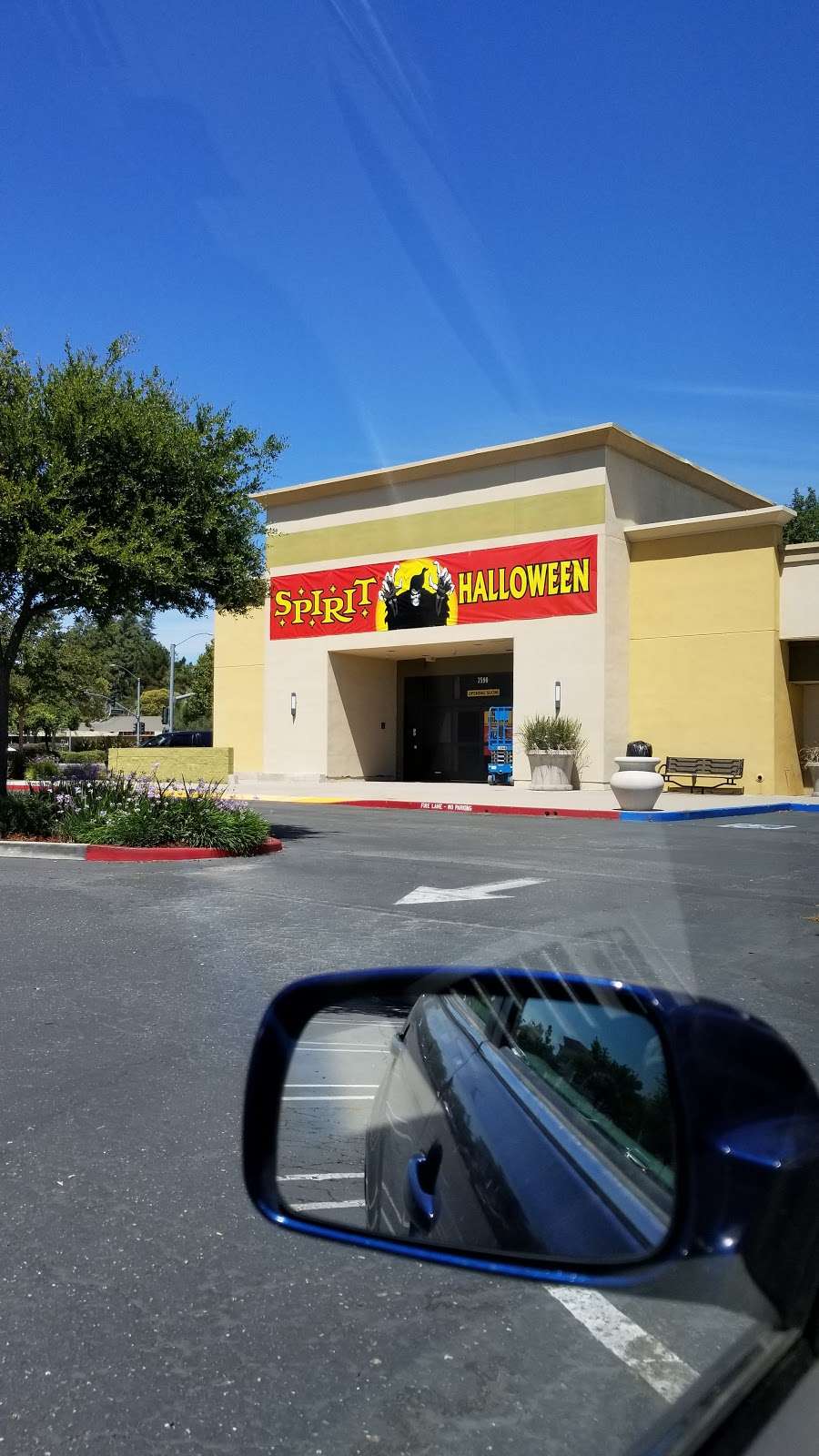 Spirit Halloween | 7590 Amador Valley Blvd, Dublin, CA 94568, USA | Phone: (866) 586-0155