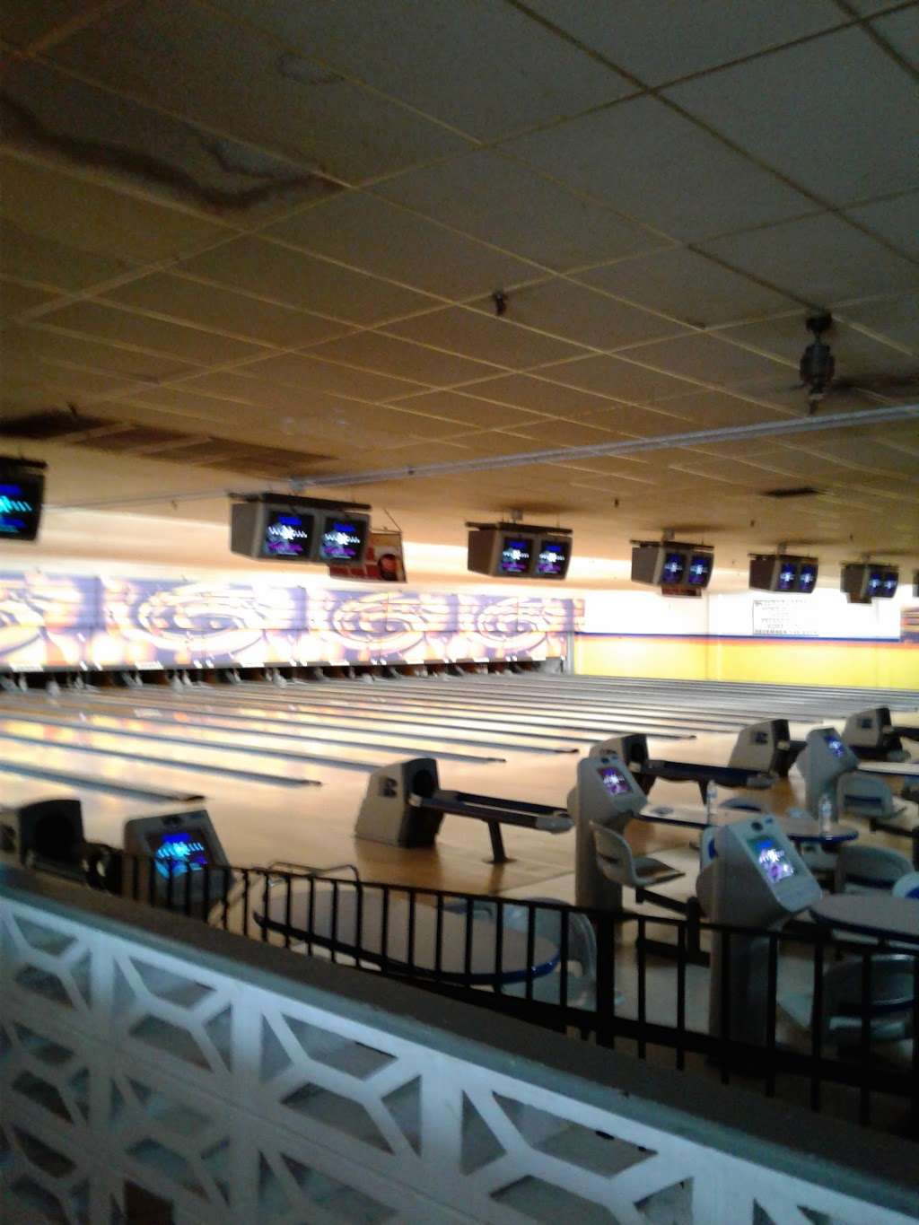 Curtis Lanes | 45 Scotch Rd, Ewing Township, NJ 08628, USA | Phone: (609) 882-0221