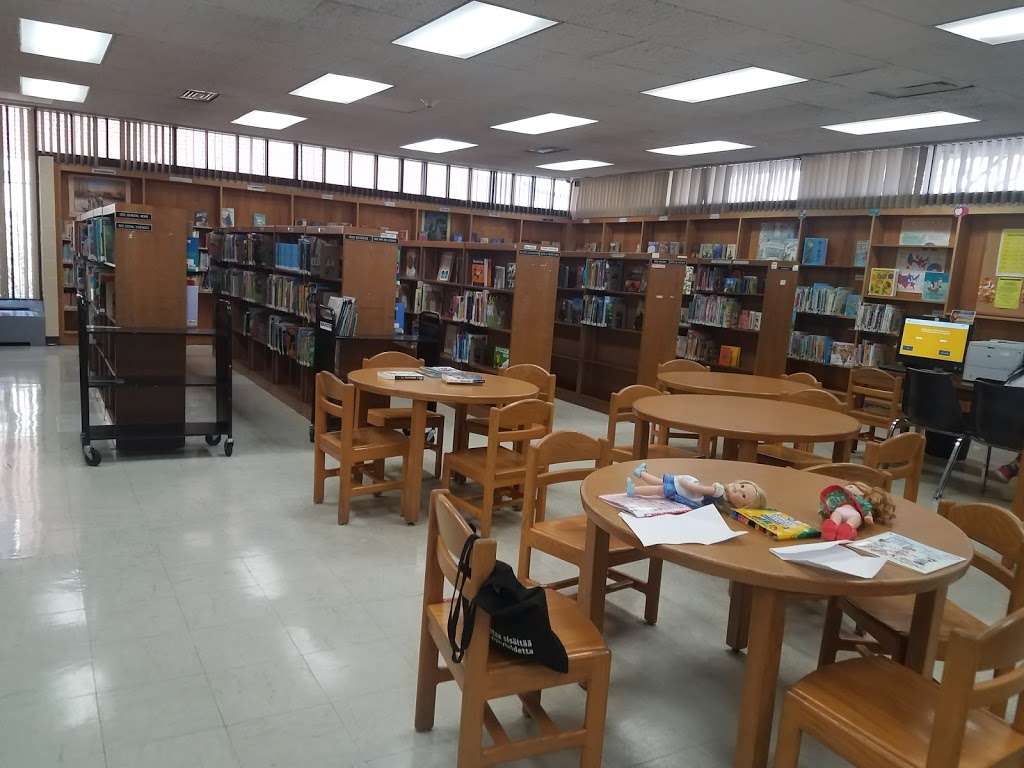 Queens Library at Bay Terrace | 18-36 Bell Blvd, Bayside, NY 11360, USA | Phone: (718) 423-7004