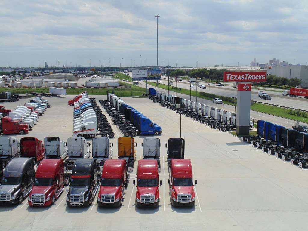 Texas Trucks | 9343 North Loop East, Houston, TX 77029, USA | Phone: (713) 675-8585