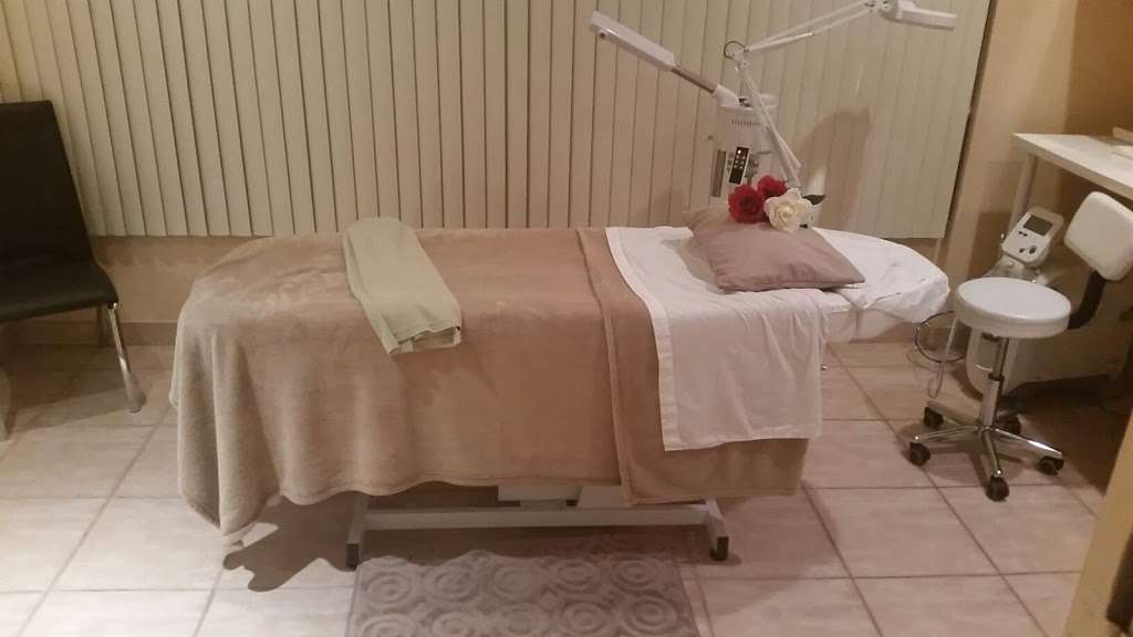 Ultimate Body Spa | 4400 W Sample Rd #120, Coconut Creek, FL 33073, USA | Phone: (954) 977-6566