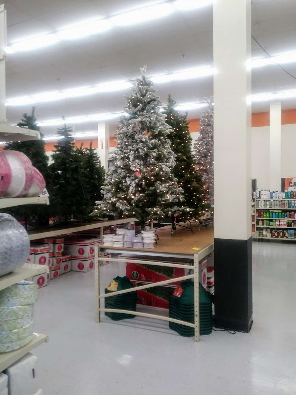 Big Lots | 2192 W Union Blvd, Bethlehem, PA 18018, USA | Phone: (610) 868-2913