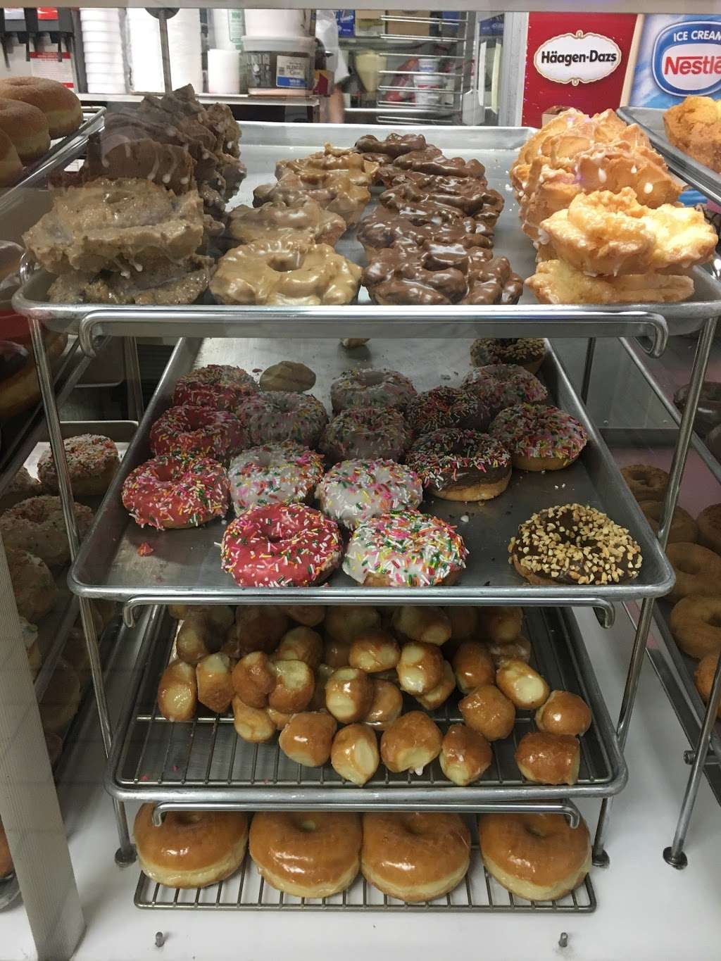 Rainbow Donuts | 1432 S Azusa Ave, West Covina, CA 91791, USA | Phone: (626) 917-4933