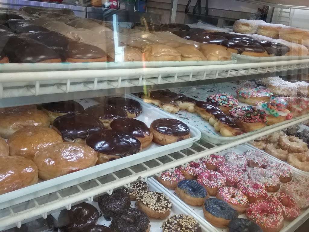 Donuts Fish & Chips | 44405 Valley Central Way, Lancaster, CA 93536, USA | Phone: (661) 951-7934