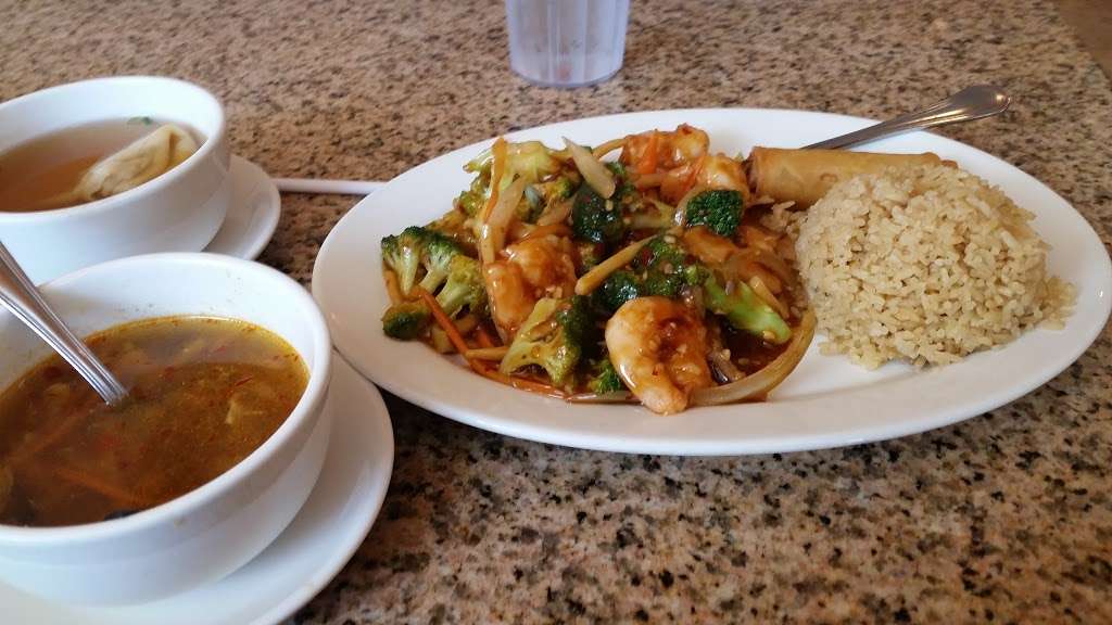 Q Q China Cafe | 10330 Hwy 6, Missouri City, TX 77459 | Phone: (281) 431-7777