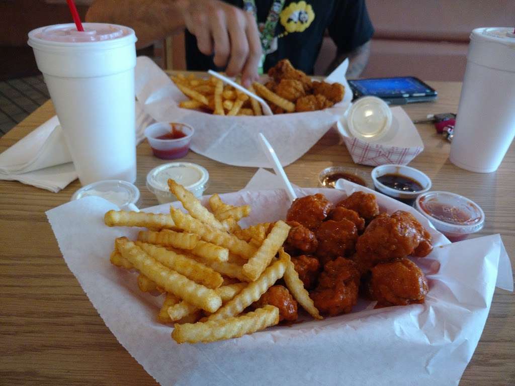 Wing Slingers | 7325 E Iliff Ave, Denver, CO 80231 | Phone: (303) 353-2160