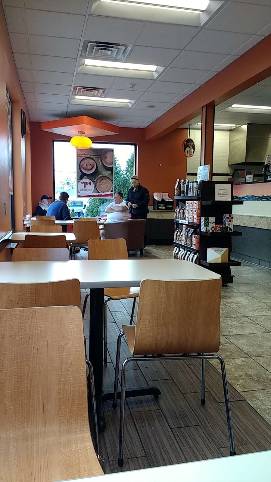 Dunkin | 6 Lord Square, Ipswich, MA 01938, USA | Phone: (978) 356-0130