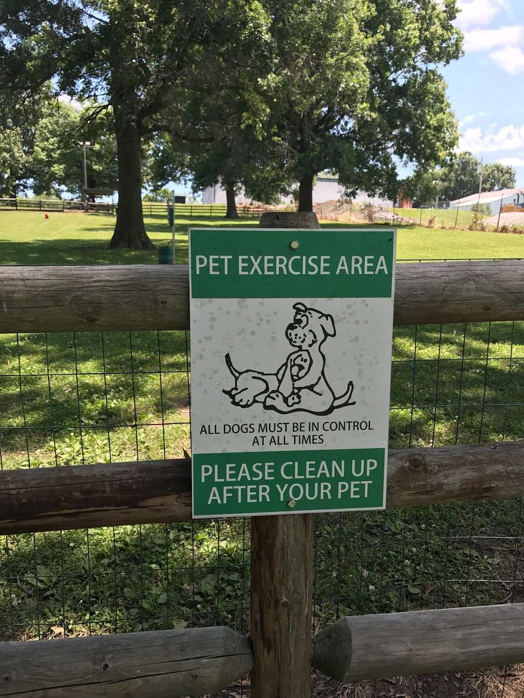 Wiggly Field Dog Park | Richmond, MO 64085, USA