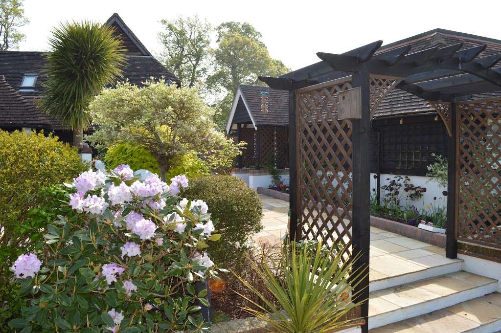 Great Harwoods Farm Bed & Breakfast | Harwoods Ln, East Grinstead RH19 4NJ, UK | Phone: 01342 300969