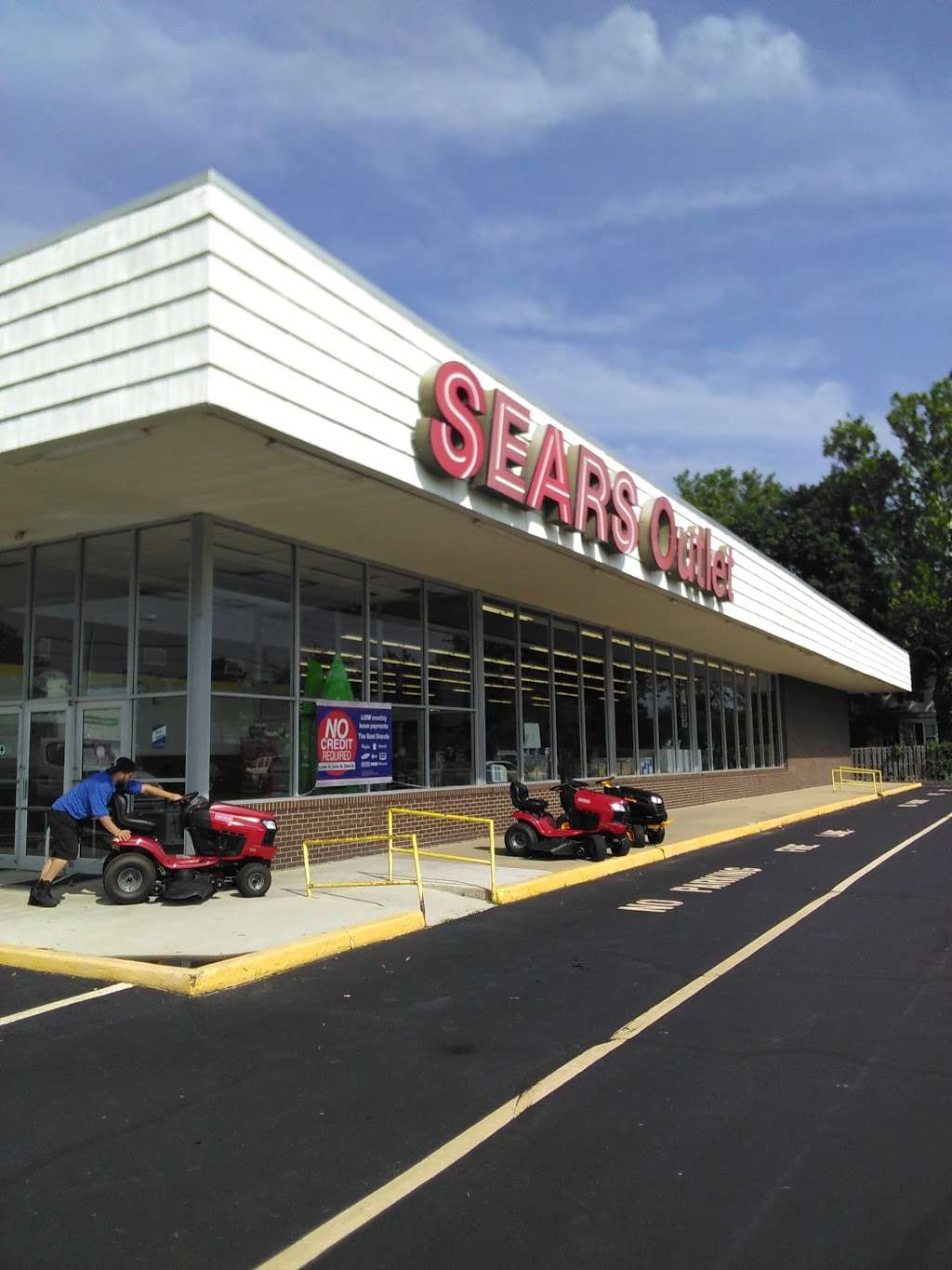Sears Outlet | 332 S Burnt Mill Rd, Voorhees Township, NJ 08043, USA | Phone: (856) 429-6300