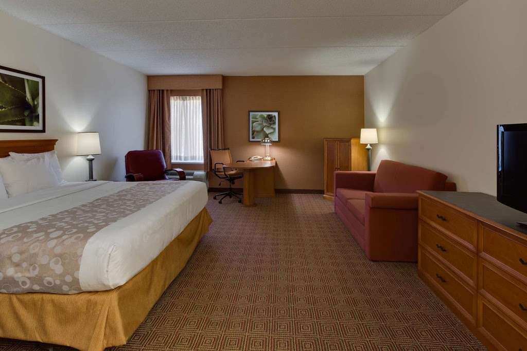 La Quinta Inn & Suites by Wyndham Lakeland East | 4315 Lakeland Park Dr, Lakeland, FL 33809, USA | Phone: (863) 815-0606