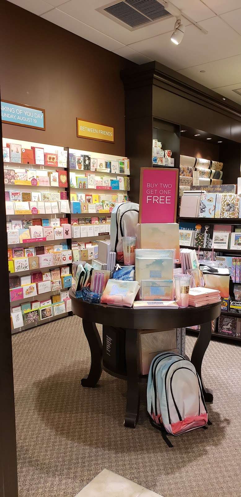 Papyrus | 1055 Garden State Plaza, Paramus, NJ 07652, USA | Phone: (201) 212-5638