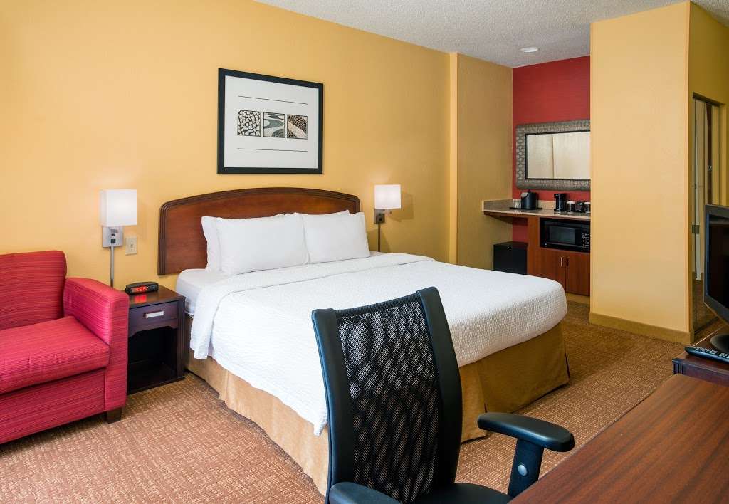 Courtyard by Marriott Chicago Elgin/West Dundee | 2175 Marriott Dr, West Dundee, IL 60118, USA | Phone: (847) 429-0300