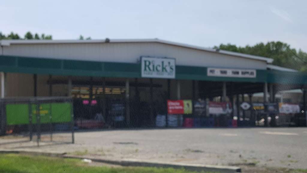 Ricks Farm • Feed • Pet | 29 Park Ave, Englishtown, NJ 07726, USA | Phone: (732) 446-4330