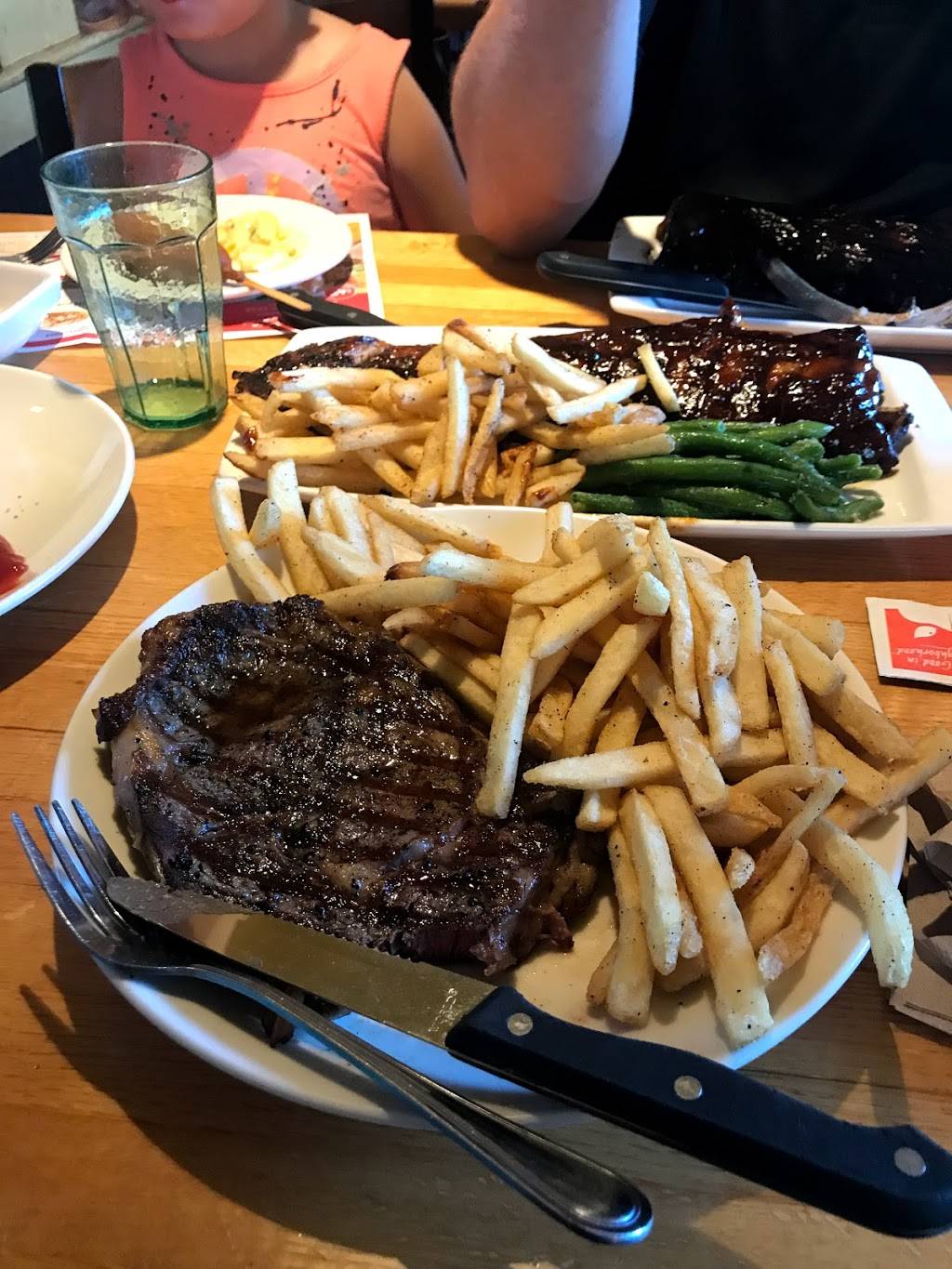 Applebees Grill + Bar | 610 N Bluff Rd, Collinsville, IL 62234, USA | Phone: (618) 345-6840