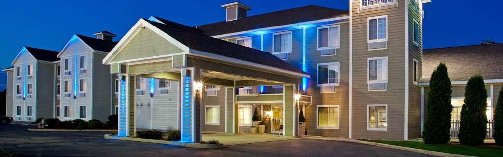 Holiday Inn Express & Suites New Buffalo, MI | 11500 Holiday Dr, New Buffalo, MI 49117, USA | Phone: (269) 469-1400