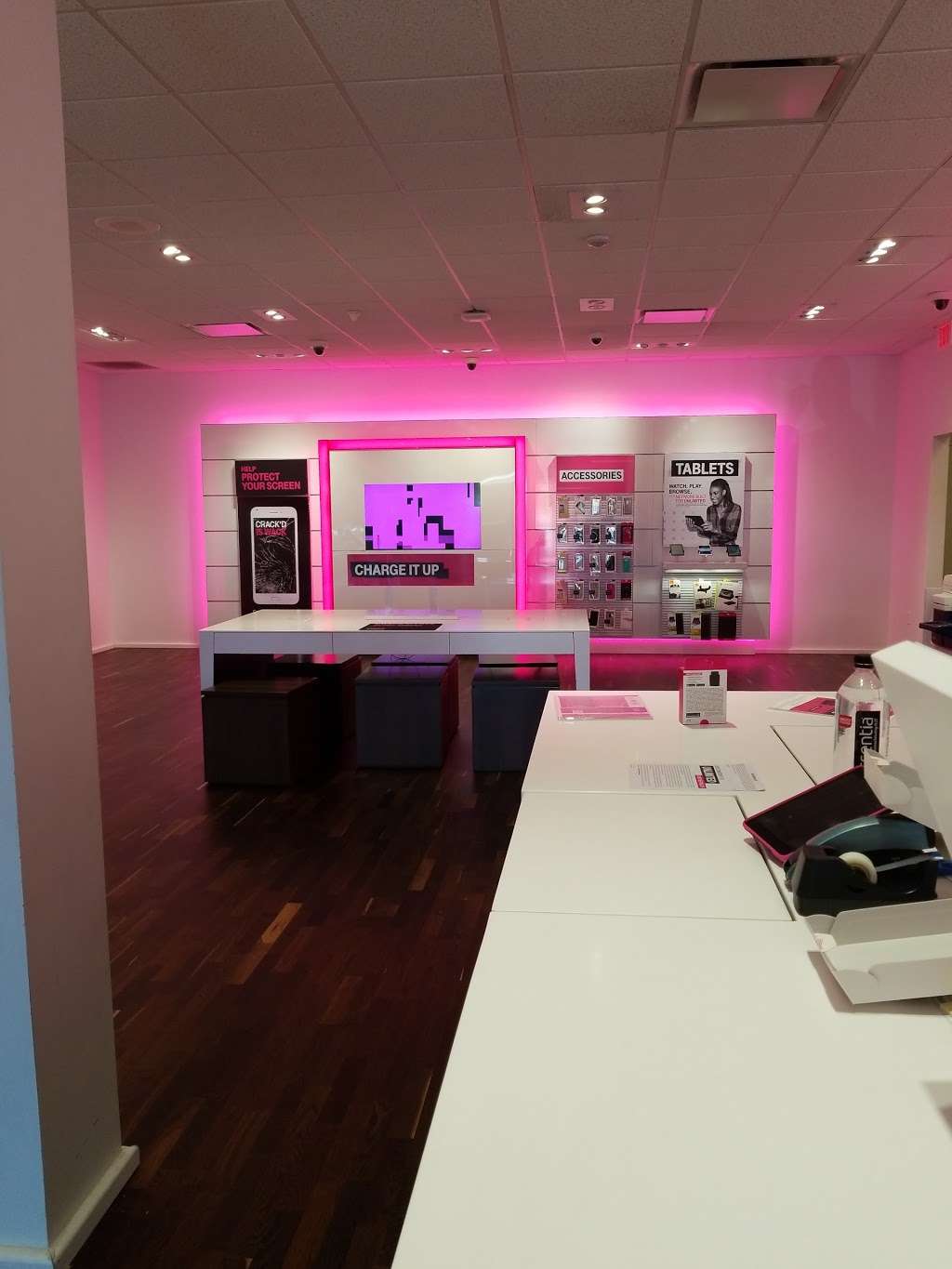 T-Mobile | 5840 W Bell Rd, Glendale, AZ 85308, USA | Phone: (602) 843-3059