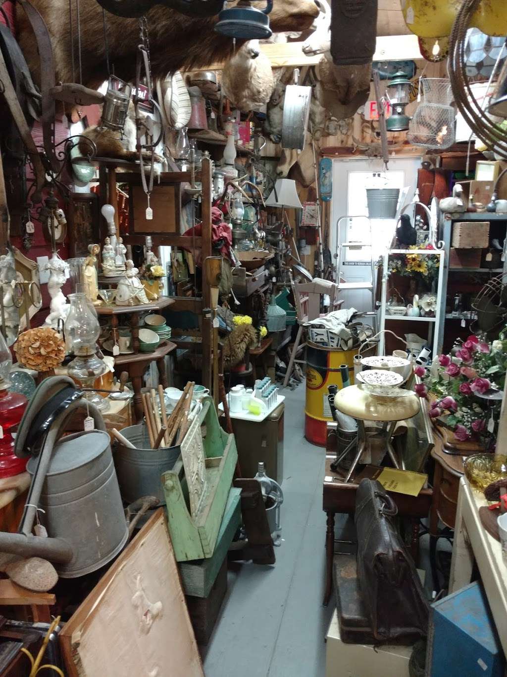 Back O The Wagon Antiques & Uniques | 1235 Hwy 6, Alvin, TX 77511 | Phone: (281) 337-4000