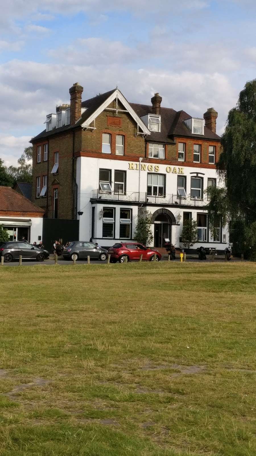 Kings Oak Hotel | Pauls Nursery Rd, Waltham Abbey, Loughton IG10 4AE, UK | Phone: 020 8508 5000