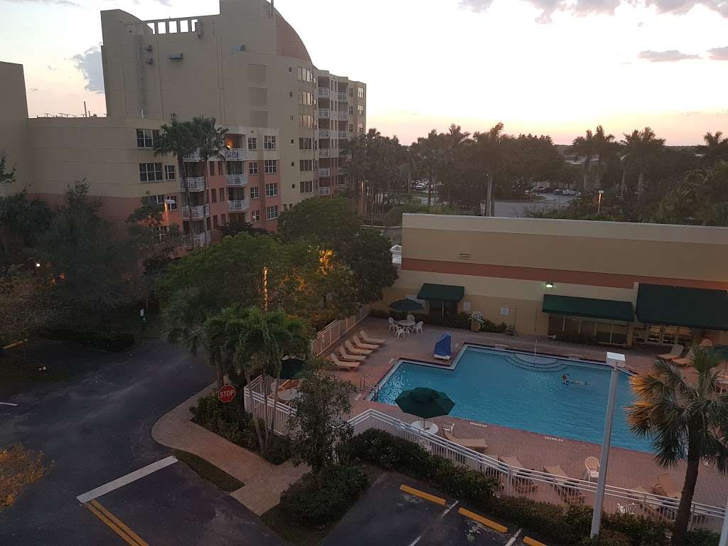 Vacation Village @ Bonaventure | 16461 Racquet Club Rd, Weston, FL 33326, USA | Phone: (954) 217-0162