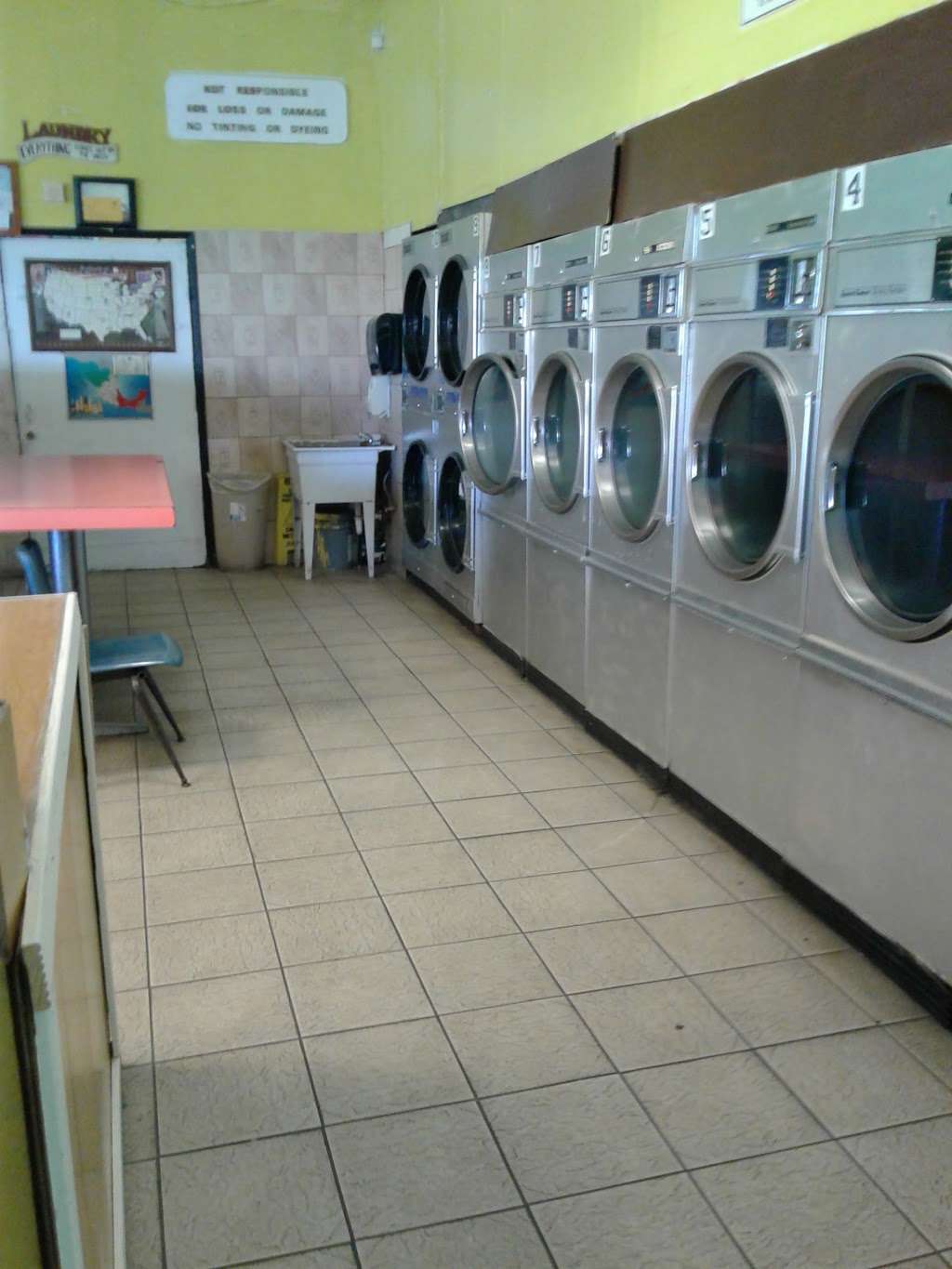 Santos Laundry | 3027 Lincoln Ave, Altadena, CA 91001, USA | Phone: (626) 345-0953