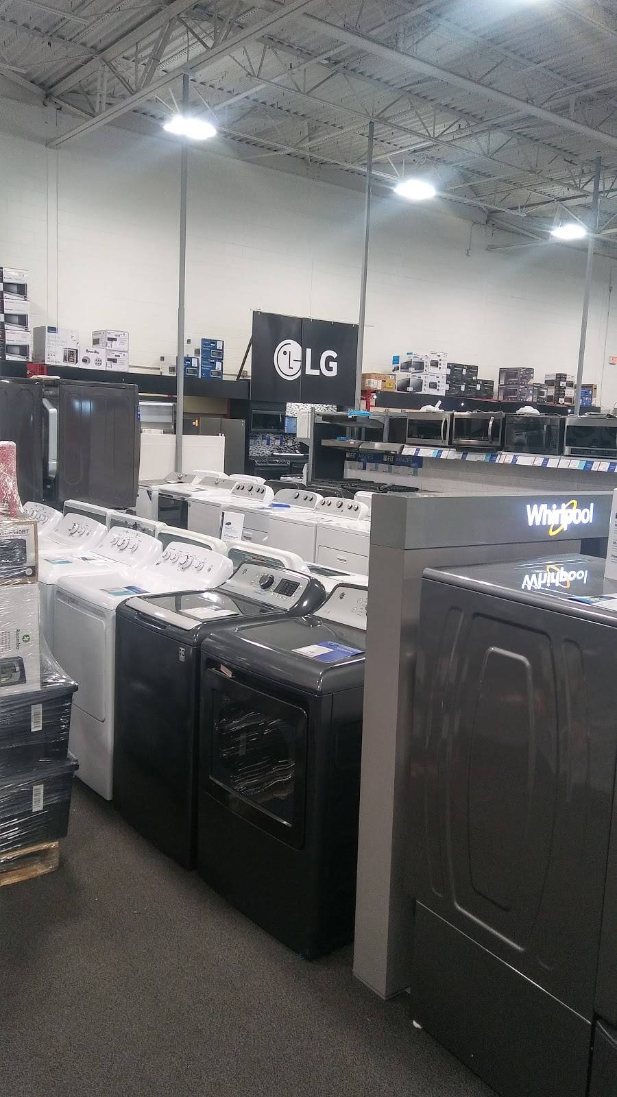 Best Buy | 16221 Ford Rd, Dearborn, MI 48126, USA | Phone: (313) 240-6655